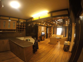 Sherpa & Sons Apartment